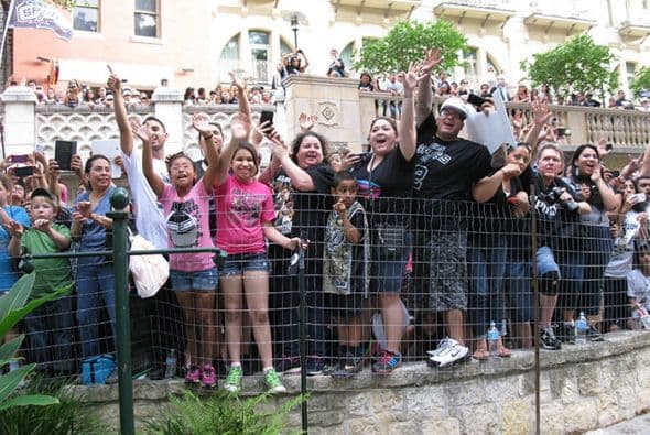 Photos: Spurs Championship Parade 2014 Barges