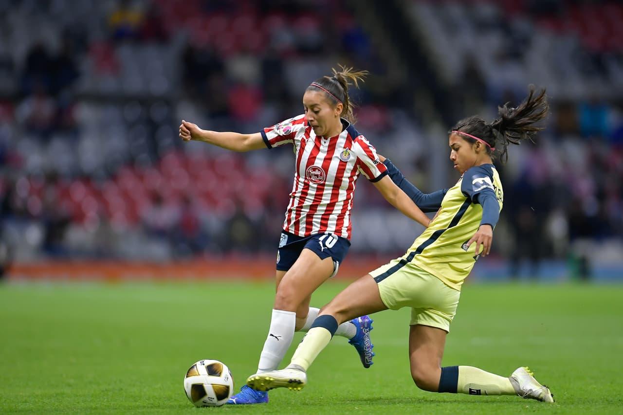 América y Chivas protagonizaron un Clásico entretenido en el Azteca en la Ida de Cuartos de Final, con saldo favorable para las de casa por marcador de 2-1.