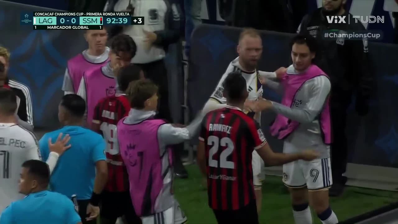 ¡Se arma la bronca! João Klauss se engancha con Sergio Ramírez