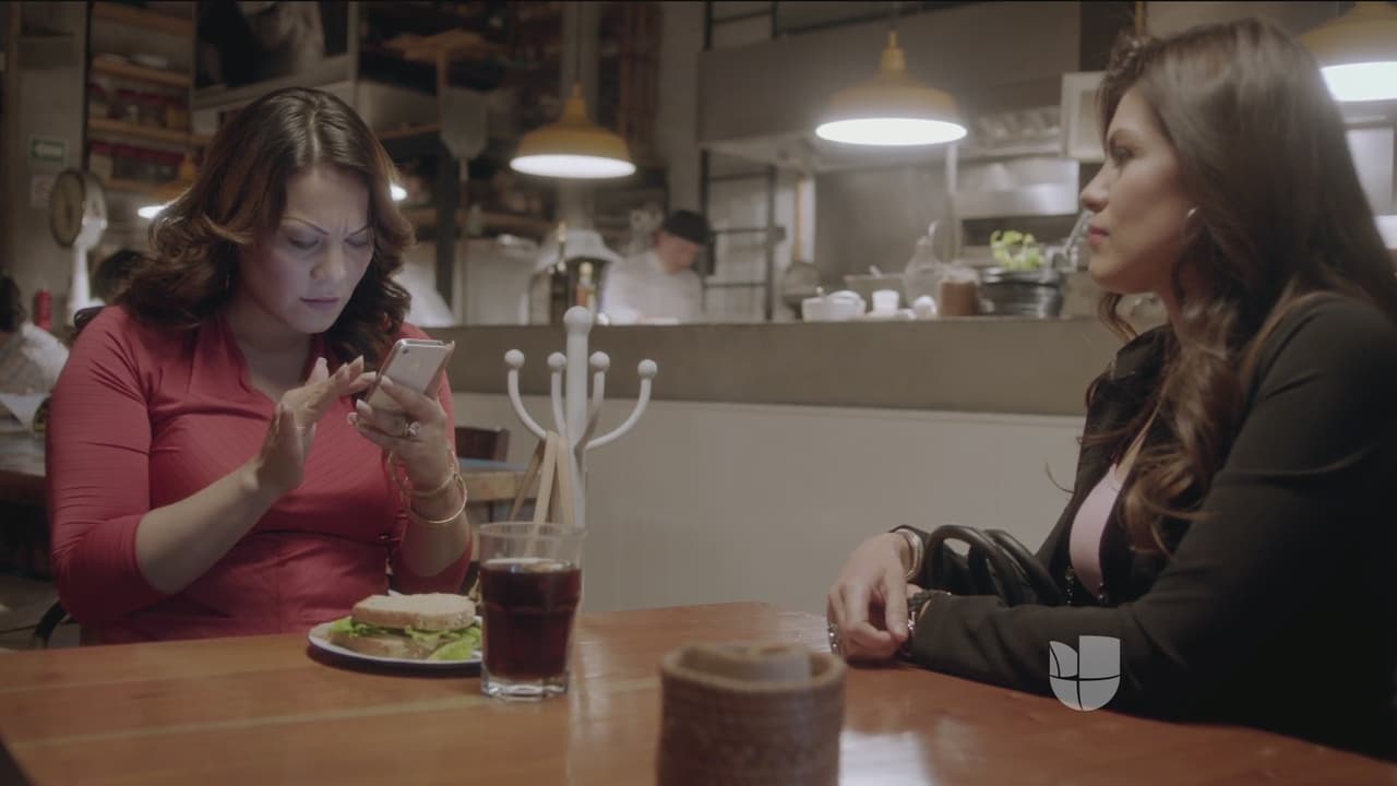 Jenni se llevó una gran sorpresa al descubrir que Chiquis le coquetea a Elena.