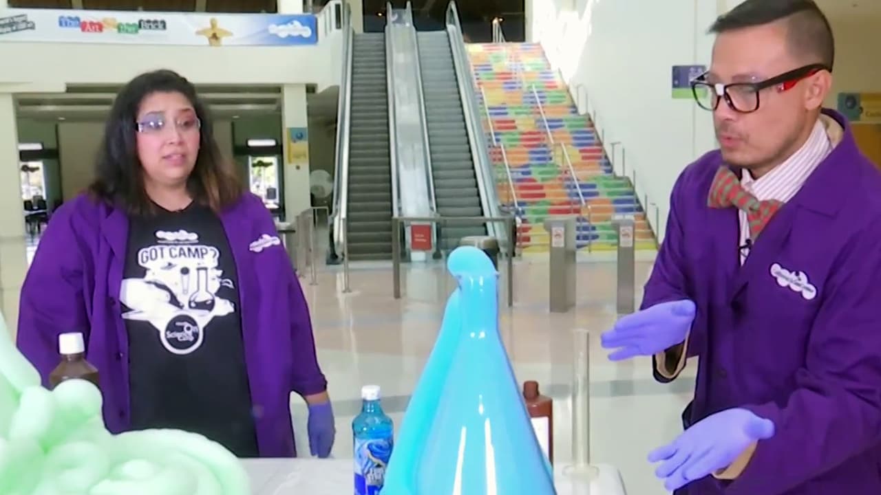 Y aquí, la explicación de lo que es una 
<a href="https://www.univision.com/shows/despierta-america/sabes-que-es-una-reaccion-quimica-ramiro-t-ensena-nos-muestra-con-un-experimento-que-podras-hacer-en-casa-video">reacción química</a>, por cortesía de Ramiro T. Enseña.