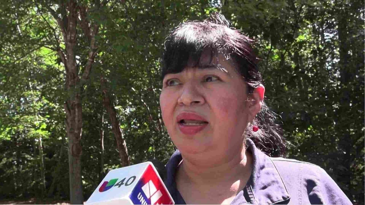 "Es algo que va afectar a muchas familias": Trabajadora salvadoreña enfrenta incertidumbre ante vencimiento del TPS