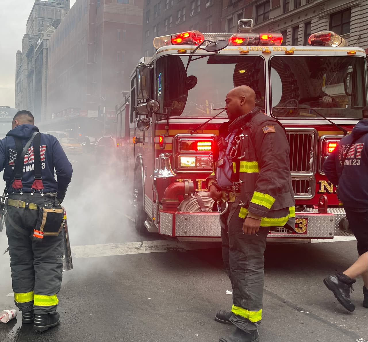 Incendio en edificio cerca de Penn Station causa pánico