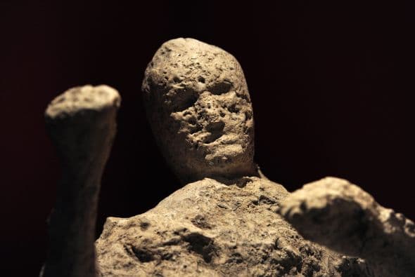 En el año 79 el monte Vesubio hizo erupción y dejó sepultadas las ciudades de Pompeya y Herculano.