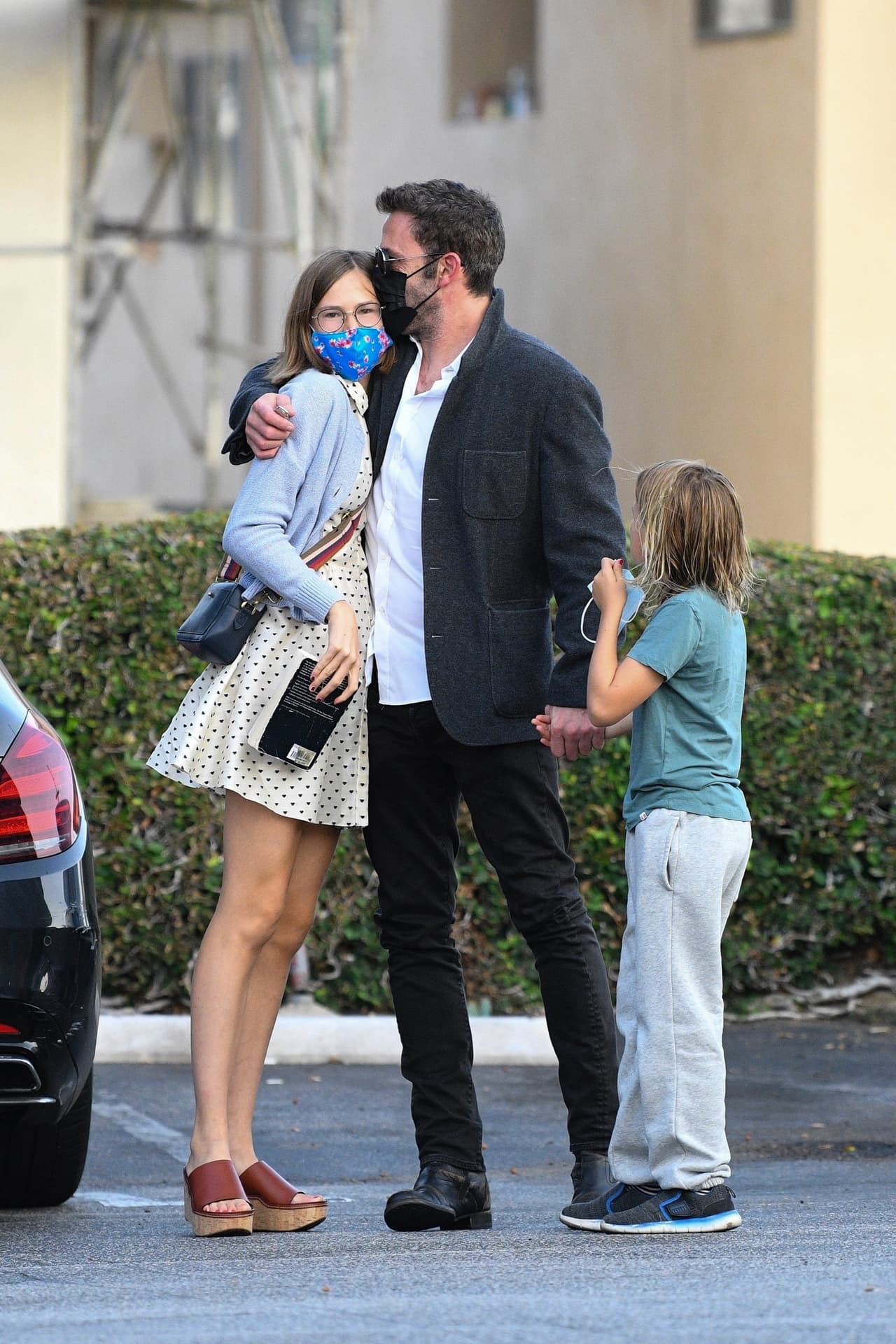 <b><a href="https://www.univision.com/famosos/hijos-de-ben-affleck-y-jennifer-garner-fotos" target="_blank">El actor tiene tres hijos:</a></b> Violeta (15 años), Seraphina (12) y Samuel (9), que tuvo con Jennifer Garner. 
<br>