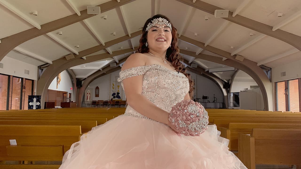 El cambio empieza en fiestas de quinceañeras: la novedosa idea de un 'dreamer' para inscribir votantes
