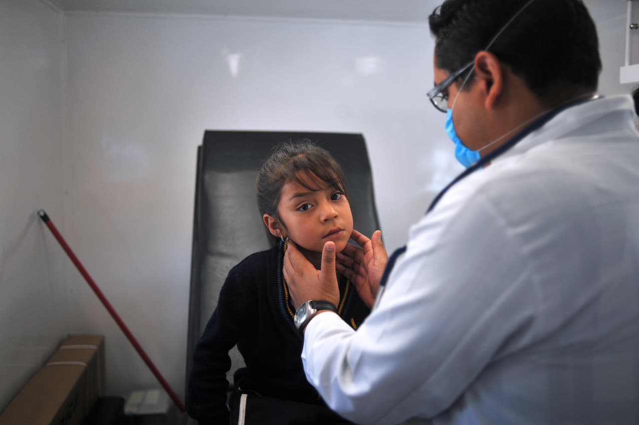 Estas son las diferencias entre la influenza, el resfriado y la variante ómicron, según un experto