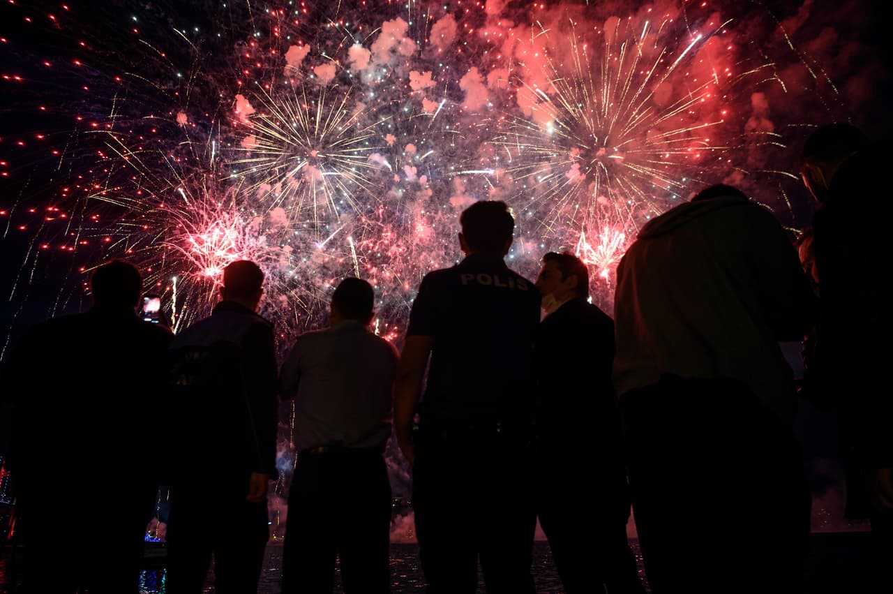El funcionario emitió la advertencia ante el aumento de explosiones por cohetes en Aurora, causando gran estrés entre vecinos y mascotas.
<br>
