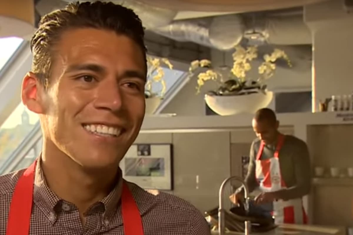 Héctor Moreno se mete hasta la cocina con el PSV