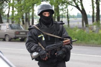 El ministro de Interior de Ucrania, Arsén Avakov, afirmó que los rebeldes pro rusos están bien adiestrados y cuentan con armamento pesado.