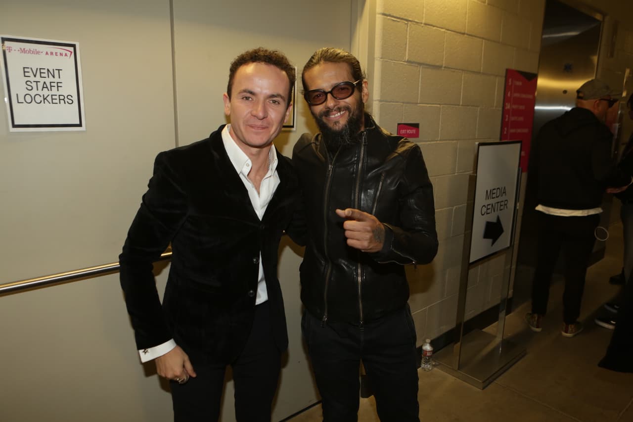 Fonseca y Draco Rosa no perdieron oportunidad de saludarse y posar para la foto.