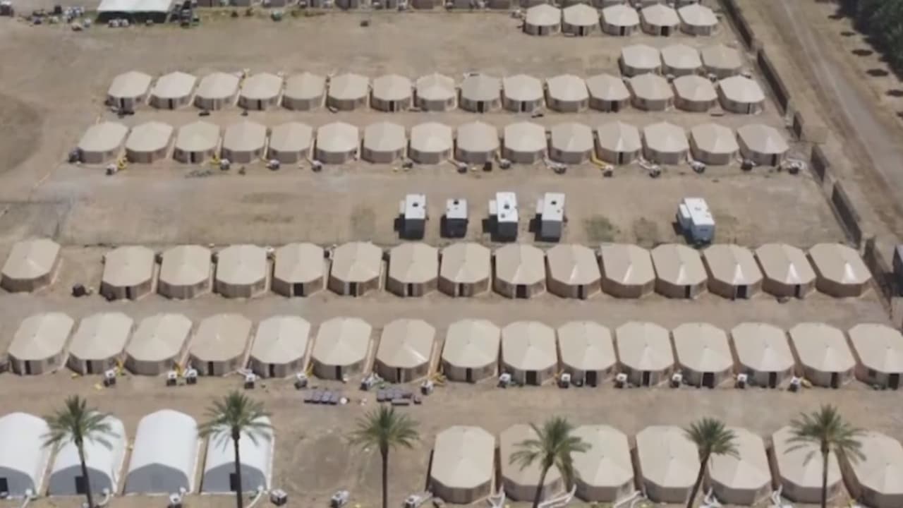 Llevan maquinaria a zona donde construirán mega campamento para inmigrantes en Chicago