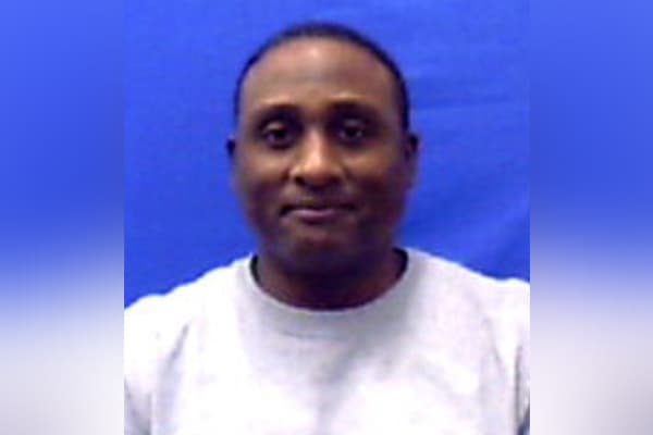 Joshua A. Hardy, de Virginia Beach, era técnico en ingeniería y tenía cuatro años y medio como empleado municipal.