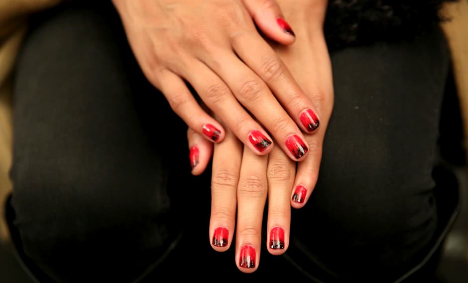 <b>Uñas de princesa. </b>Los expertos en servicios de belleza 
<a href="http://gopriv.com/">PRIV</a> junto con los hoteles Triumph ofrecen manicure gratis junto con bocetos de moda de la ilustradora 
<a href="https://www.instagram.com/diarysketcheslk/">Laura Kay</a>. Estos servicios estarán disponibles el 9 de septiembre de 10:00 a 14:00 horas en el Hotel Belleclaire. En ese mismo horario el 12 en el Hotel Edison y el 14 en Washington Jefferson. El día 13 de 17:00 a 19:00 horas en The Iroquouis y en ese mismo horario el 15 en el Hotel Chandler.
<br>