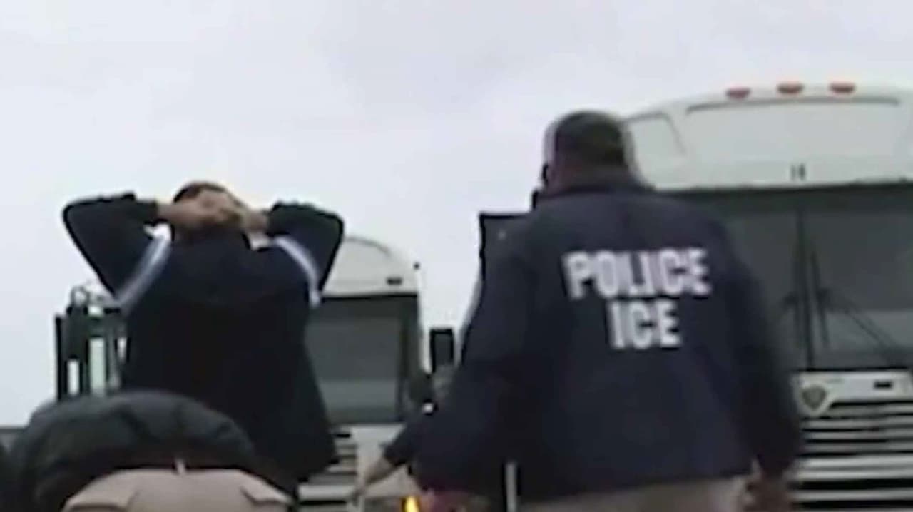 CATO Demandan al gobierno por cobrar mil millones de dólares a inmigrantes sin darles servicios