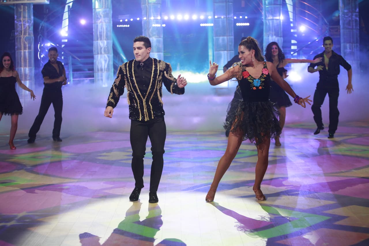 En la gala dedicada a Juan Gabriel le tocó bailar ‘Debo hacerlo’ en versión salsa. Afortunadamente para el también subteniente, la votación fue en su favor y se libró de la eliminación. Consiguió 65% de votos.