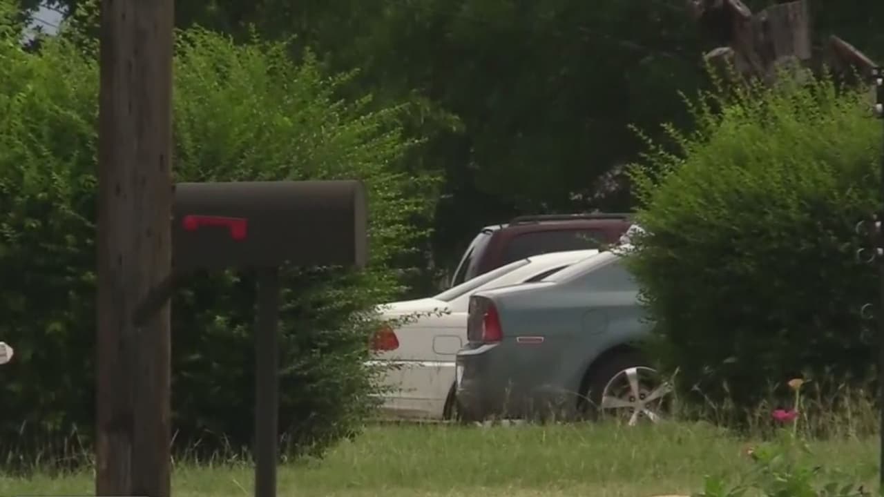 Un niño de 3 años muere al quedar atrapado en un auto abandonado en pleno verano en Texas