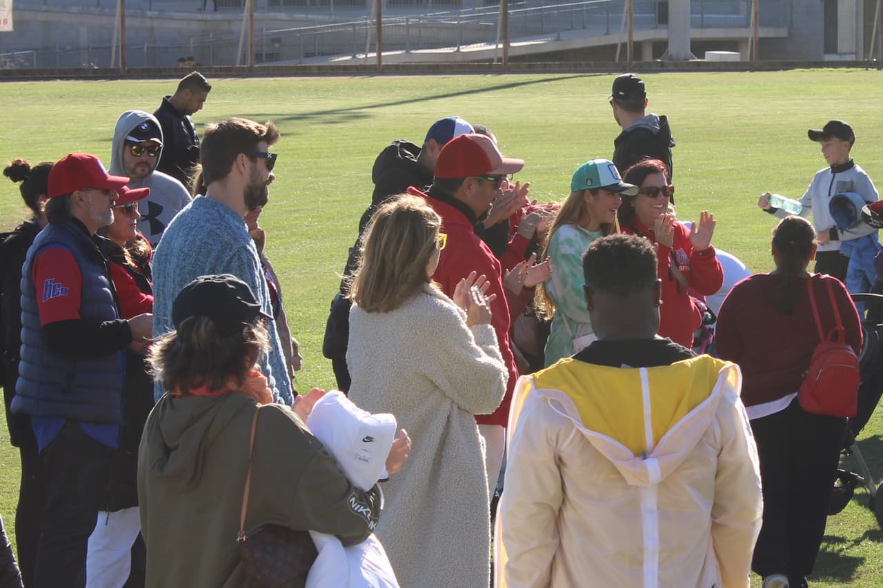Al parecer, las fotos lo demuestran. Se les vio a varios pies de distancia el uno del otro. 
<br>
