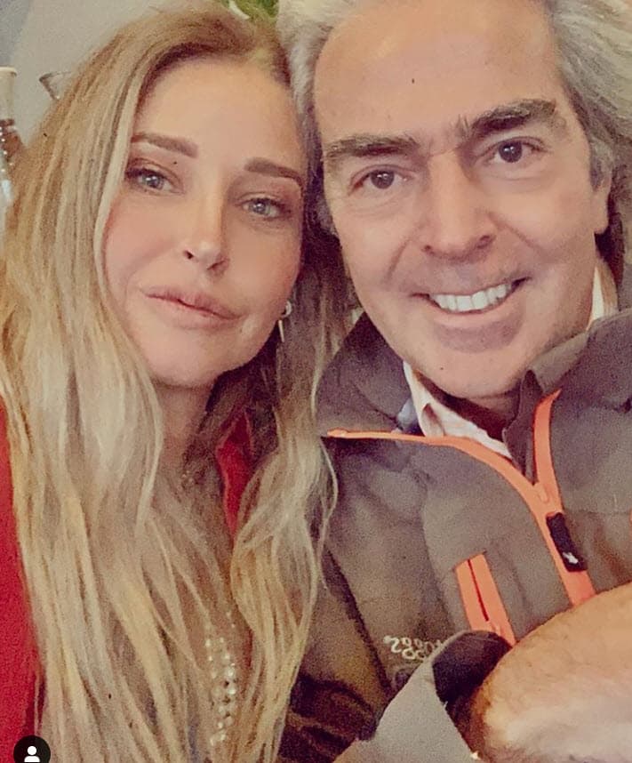 <b><a href="https://www.univision.com/famosos/viudo-edith-gonzalez-y-novia-eugenia-cauduro-fotos" target="_blank">"Amor de lejos es WhatsApp"</a></b>, bromeó Lazo sobre cómo lograron mantener viva la llama del romance durante los tiempos más duros del confinamiento, "de Zoom y otras cosas, pero bien".
<br>