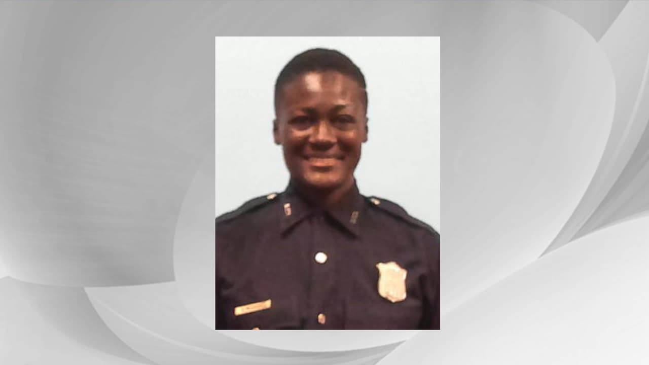 Despiden a policía de Atlanta acusada de robar dinero a víctima de tiroteo mortal