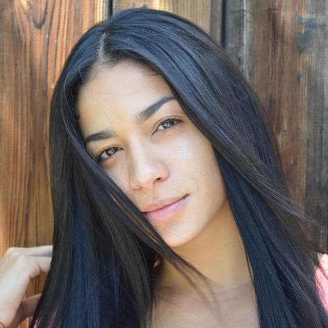 Este domingo en el segundo show de NBL VIP, se revelarán los nombres de las dos participantes que entrarán a la competencia. No te lo pierdas a las 8/7C por Univision.