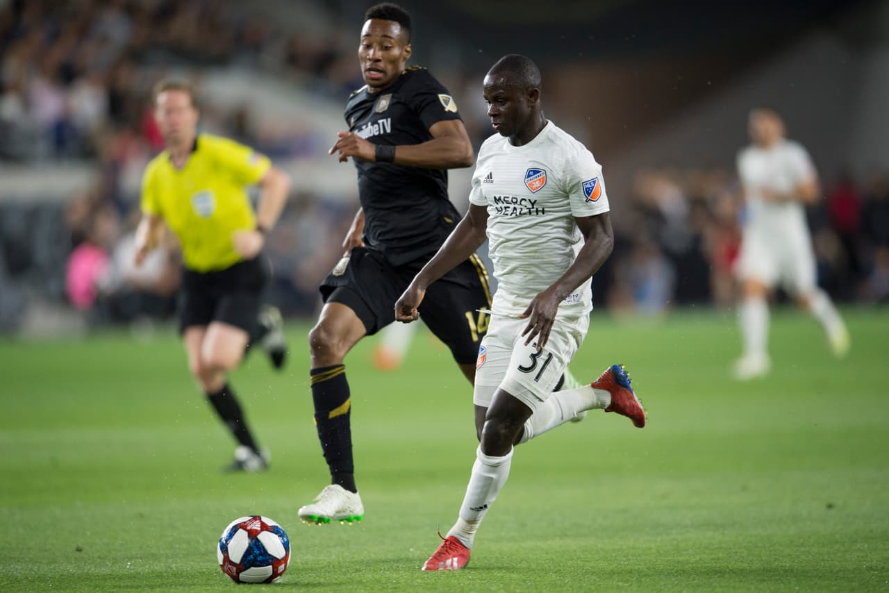 El delantero Kekuta Manneh condujo el ataque del FC Cincinnati tras el primer gol del partido.