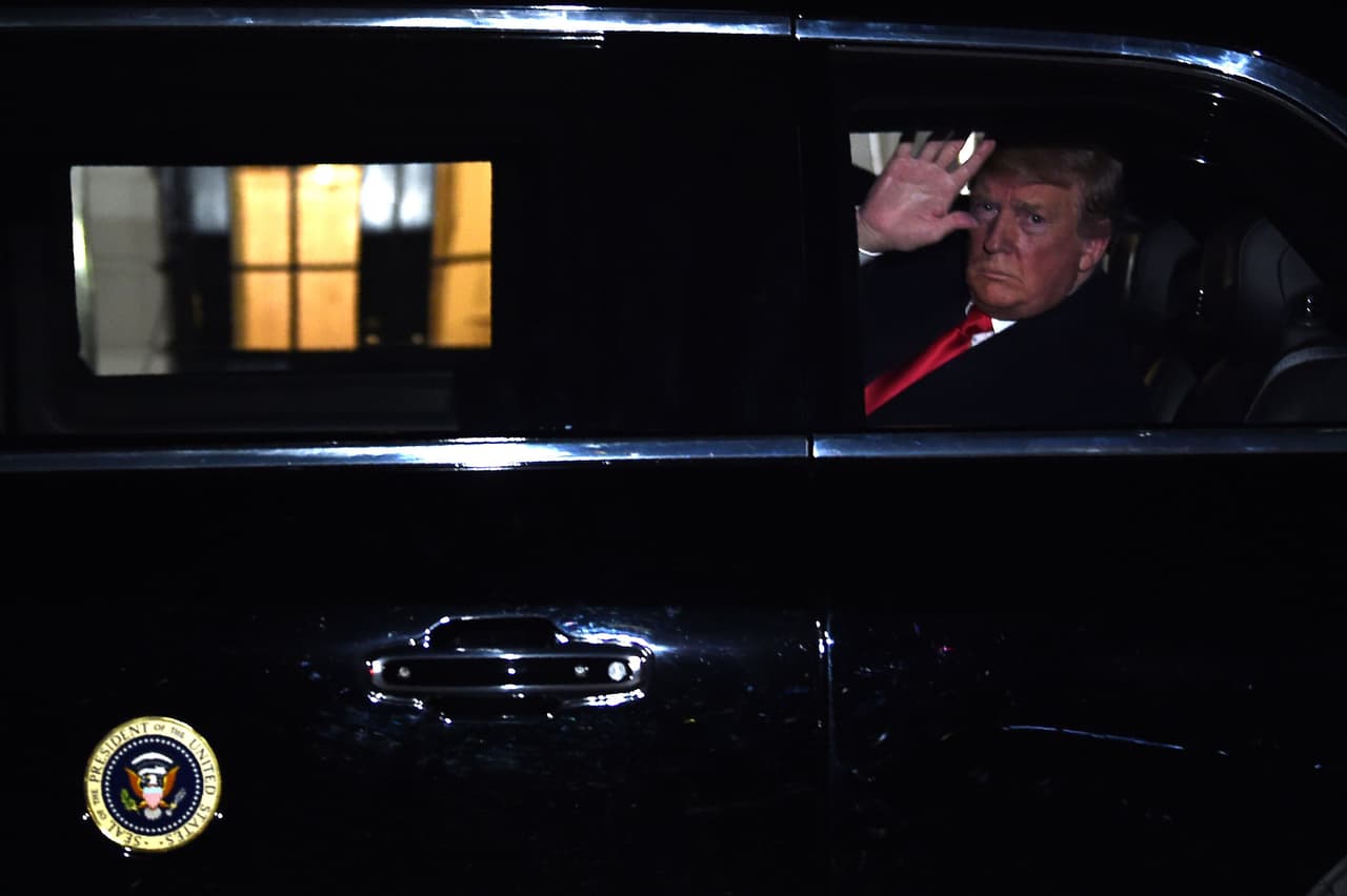 Trump sale de la Casa Blanca a pronunciar su segundo discurso del Estado de la Unión.