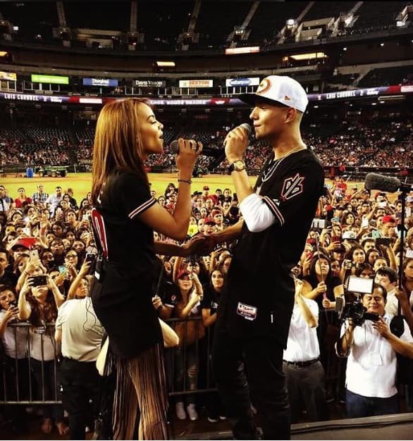 El público que asistió al lugar estaba feliz de ver a estos dos jóvenes cantar juntos.