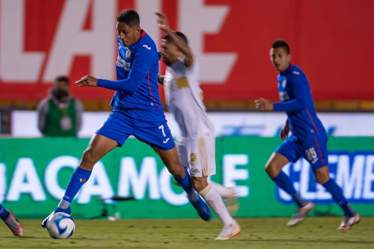 Los Tigres no tienen un buen regreso y Cruz Azul vence 0-2 en el Volcán. Cruz Azul se sitúa en la tercer posición con 12 unidades y los regios se quedan en la décima plaza con 7 unidades, aunque tienen un partido menos que los demás.