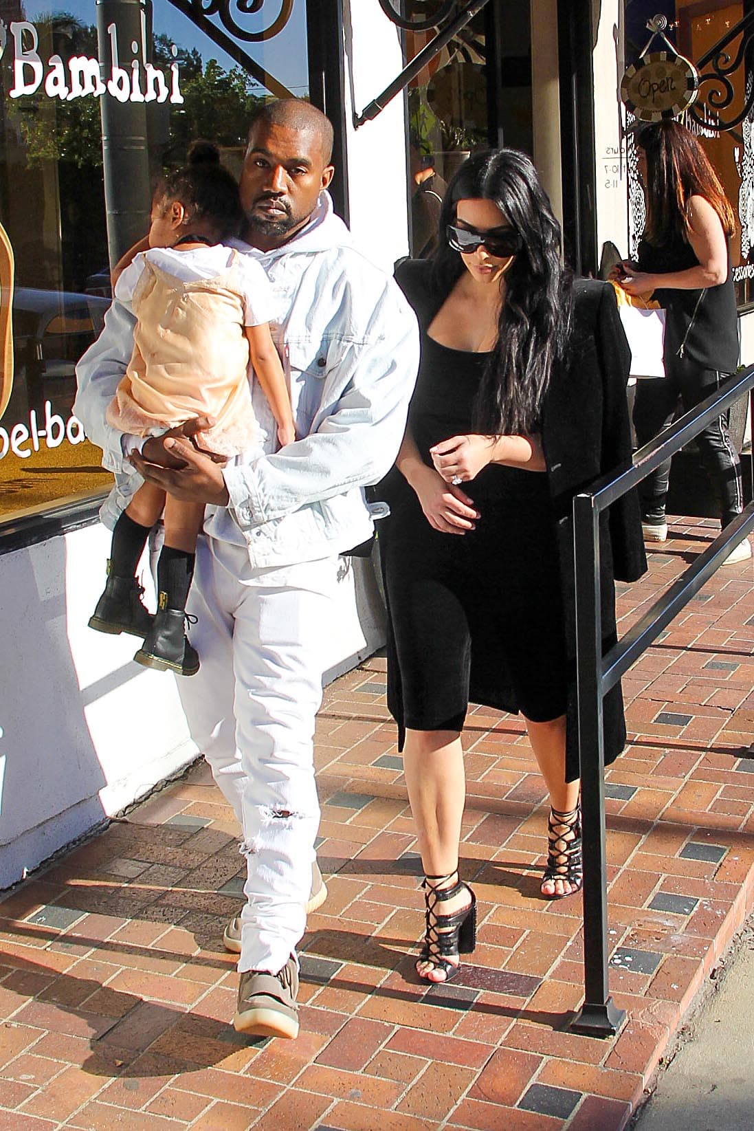 Los paparazzi hicieron caso y los siguieron en silencio.