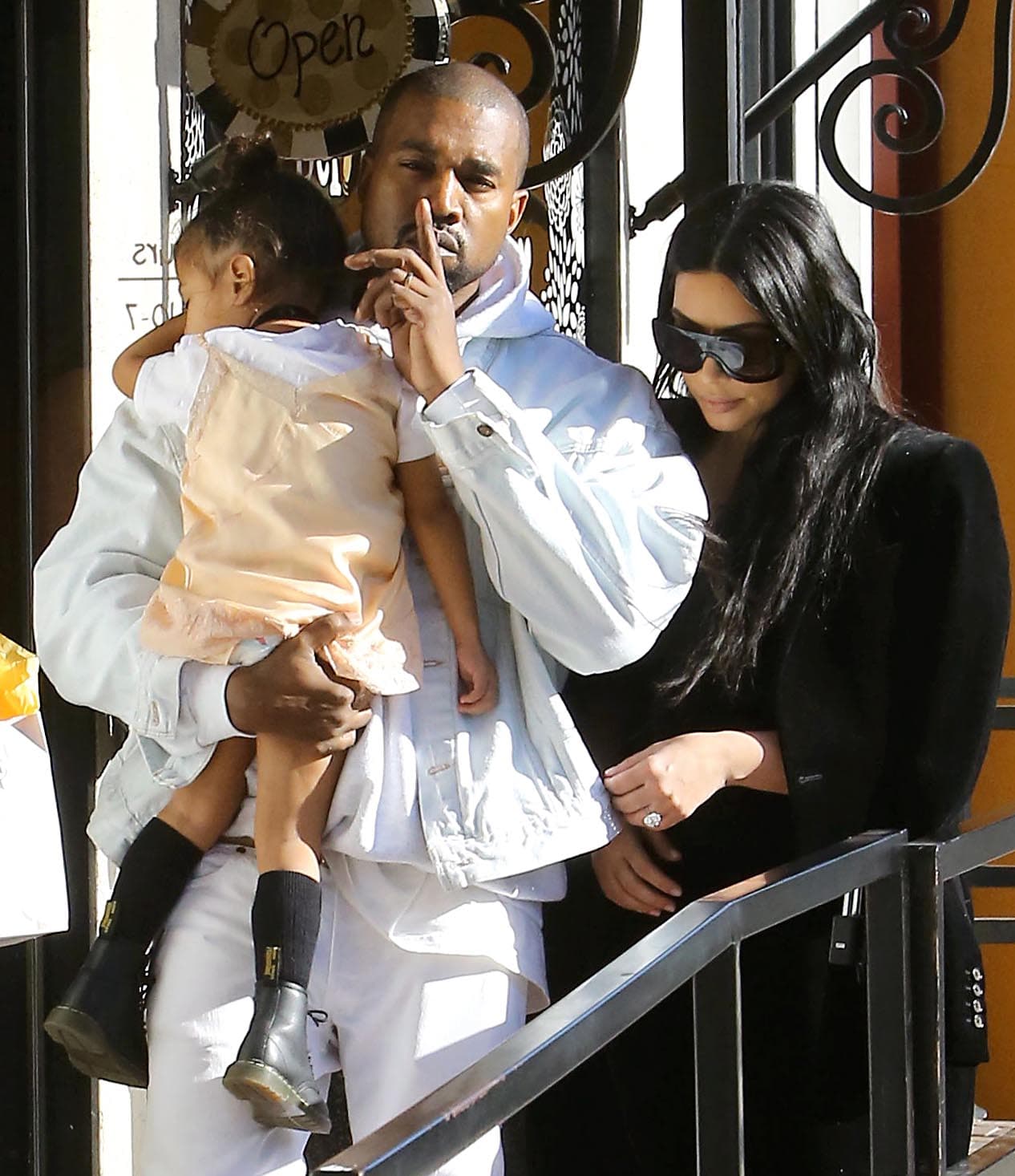 Kanye quería evitar que su nena despertara.