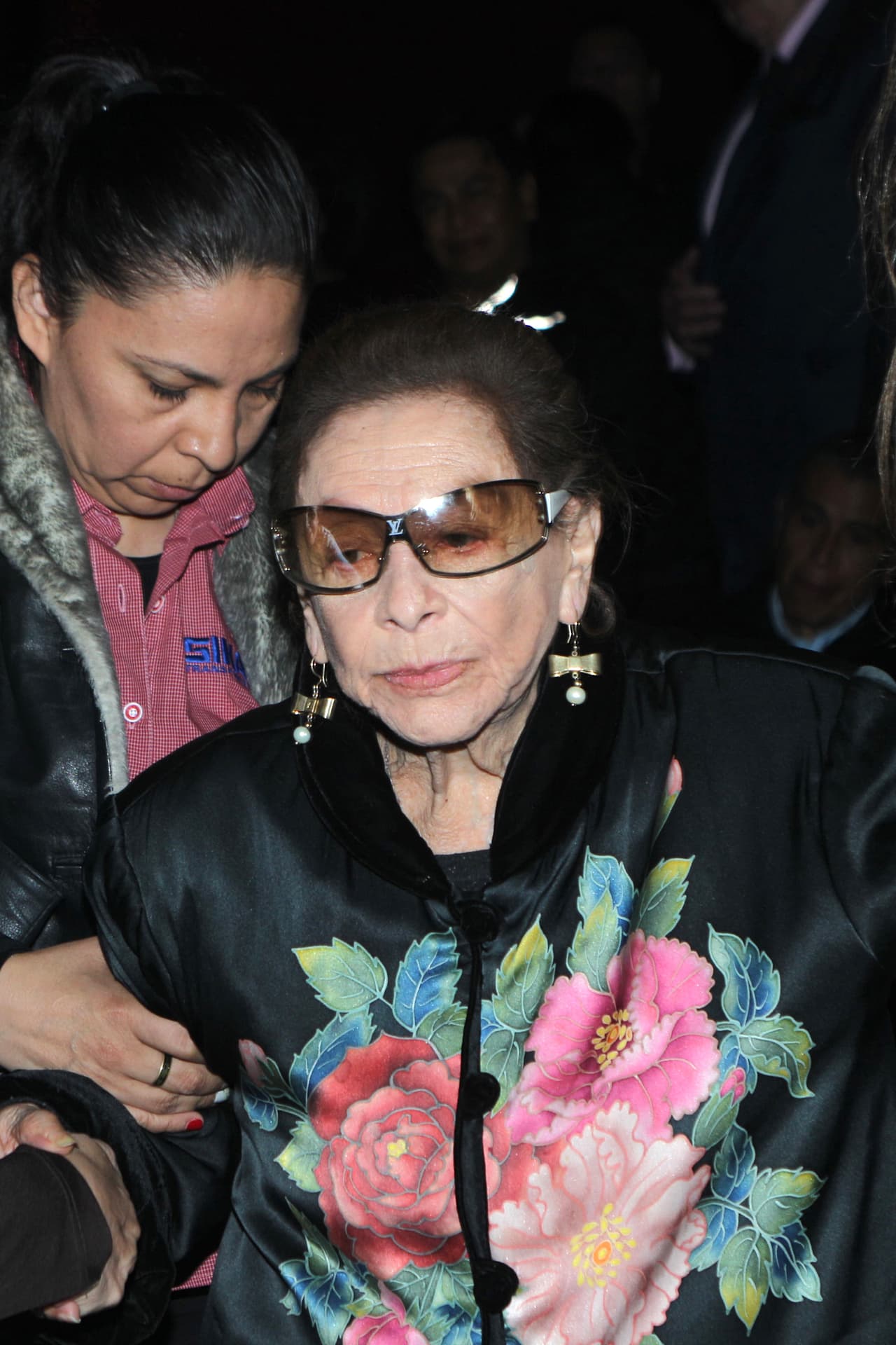 "
<a href="https://www.univision.com/famosos/me-voy-a-ir-contigo-hijita-la-mama-de-edith-gonzalez-esta-inconsolable-tras-la-muerte-de-la-actriz-fotos" target="_blank">Me voy a ir contigo, hijita</a>", fue la frase que la actriz de 82 años recuerda haber escuchado. La misma 
<a href="https://www.univision.com/famosos/lorena-velazquez-desmiente-su-muerte-y-pide-que-le-presenten-un-novio-ponchado-fotos" target="_blank"><b>Lorena</b></a> detalló recientemente que doña Ofelia aún insiste en la idea de "alcanzar" a su hija.