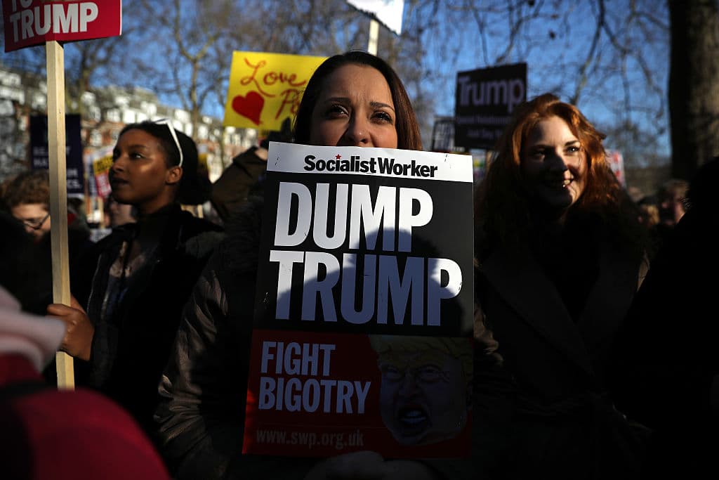 En Londres también se replicó la marcha de las mujeres que criticaron a Trump