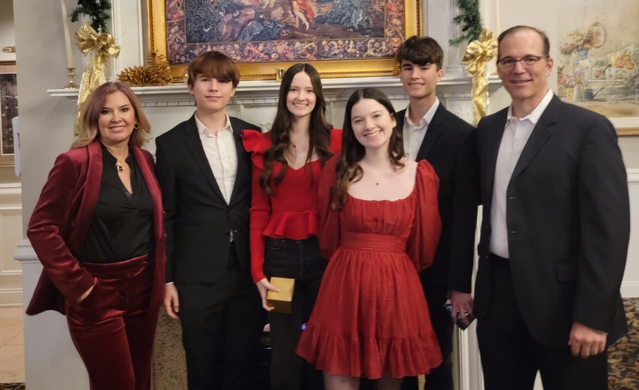 <b>Berenice Gartner</b> terminará el 2022 acompañada de su familia compuesta por su esposo y sus cuatro hijos.