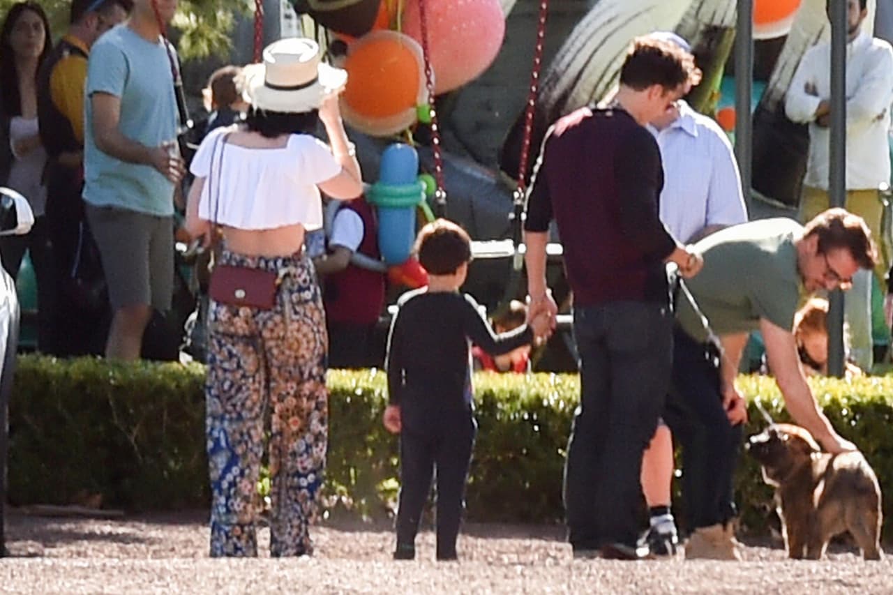 Mientras ella se resguardaba del sol.