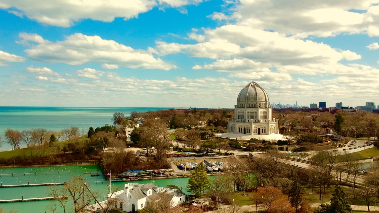 <b>Puesto 14 (dos ciudades empatadas)</b>
<br>
<br>
<b>Wilmette, Illinois </b>
<br>
<br>
<i>Credit score</i> promedio de sus residentes: 776 puntos.
<br>
<br>Según los expertos, para mejorar el porcentaje crediticio es importante hacer los pagos de cualquier deuda bancaria sin retrasos.
<br>