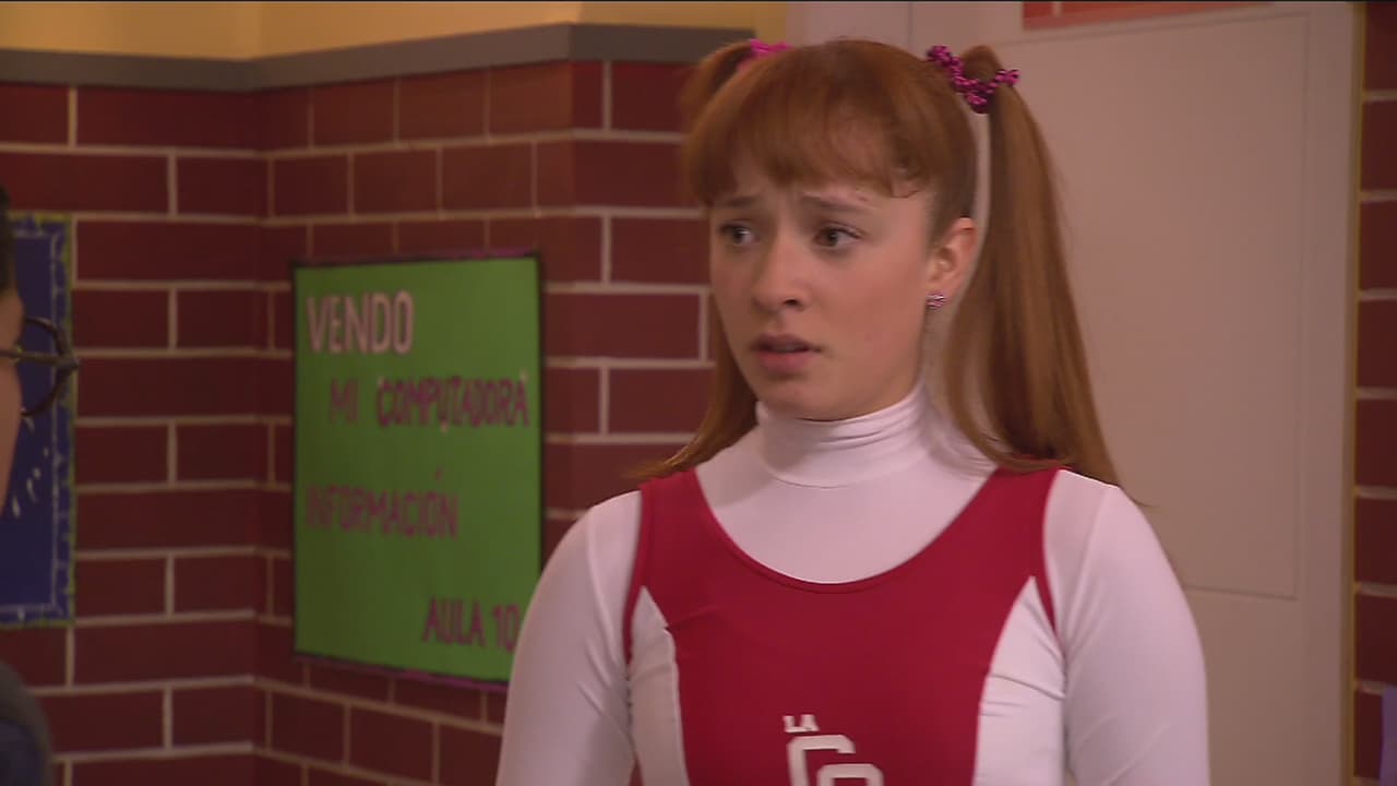 Danny es una niña muy despistada que hace lo que otros le dicen.