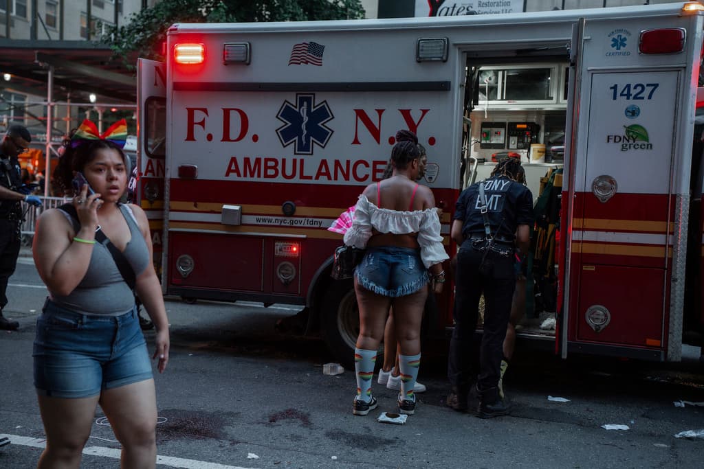 Un tiroteo ocurrido la noche del domingo 29 de junio en Greenwich Village, Manhattan, dejó a dos adolescentes heridas tras finalizar el Desfile del Orgullo LGBTQ+. El incidente ocurrió cerca del histórico Stonewall Inn, con una menor de 16 años en estado crítico por un disparo en la cabeza y otra de 17 con heridas en la pierna.