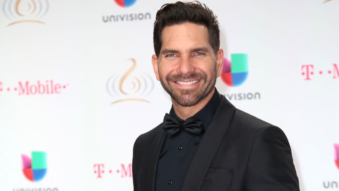 El mismo domingo 30, el actor 
<b><a href="https://www.univision.com/shows/al-punto/arap-bethke-el-actor-de-telenovelas-que-ayuda-a-inmigrantes-en-la-frontera-con-mexico-video" target="_blank">Arap Bethke</a> </b>reveló en Twitter que padeció el virus: "
<b><a href="https://twitter.com/ArapMX/status/1300201684447059970" target="_blank">Es hora de salir del closet</a></b>... tuve covid. Ya estoy bien y les comparto esto porque he notado que mucha gente no lo dice. Es importante que hablemos de esto abiertamente y que no discriminemos a la gente por haber salido positiva o que no hablen por vergüenza". 
<br>