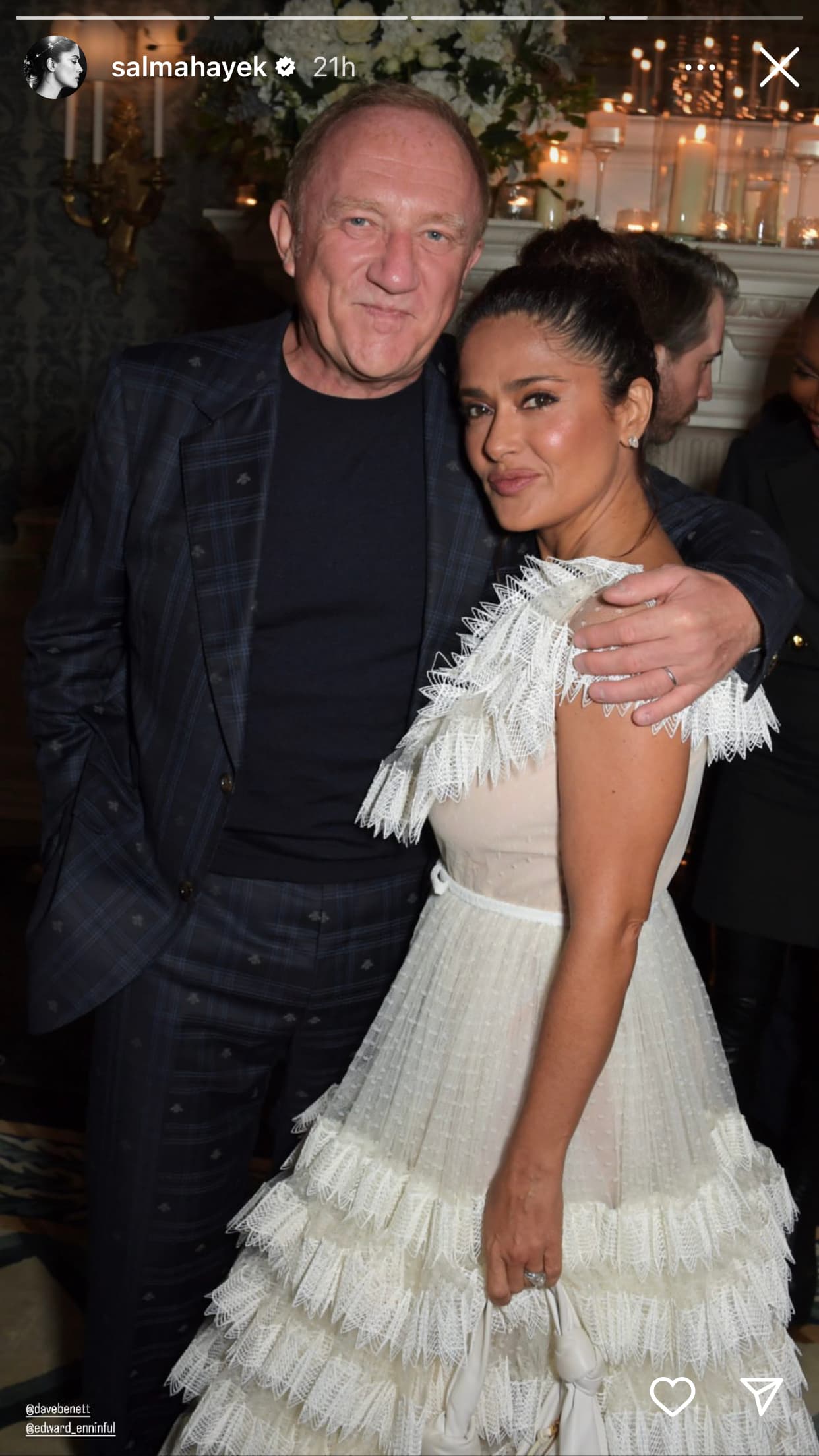 "Comenzamos en una era en la que la industria de la moda estaba muy helada. Sin embargo, Edward siempre traía la calidez", agregó la artista, según declaraciones publicadas por Women's Wear Daily.
<br>