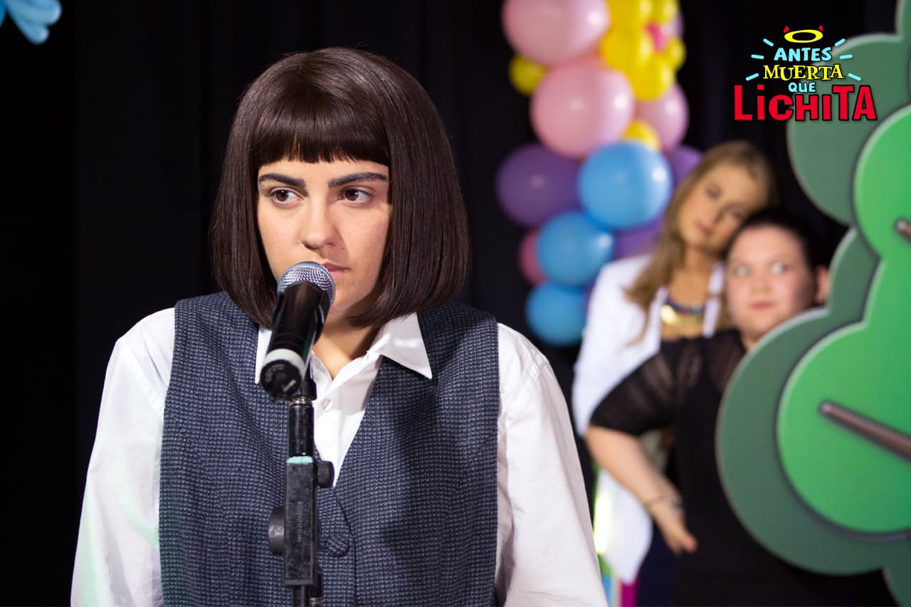 El pánico escénico se apodera de Luciana en la presentación de Oki Oki Jinsei y es Lichita quien la suple para exponer ante todos la campaña.