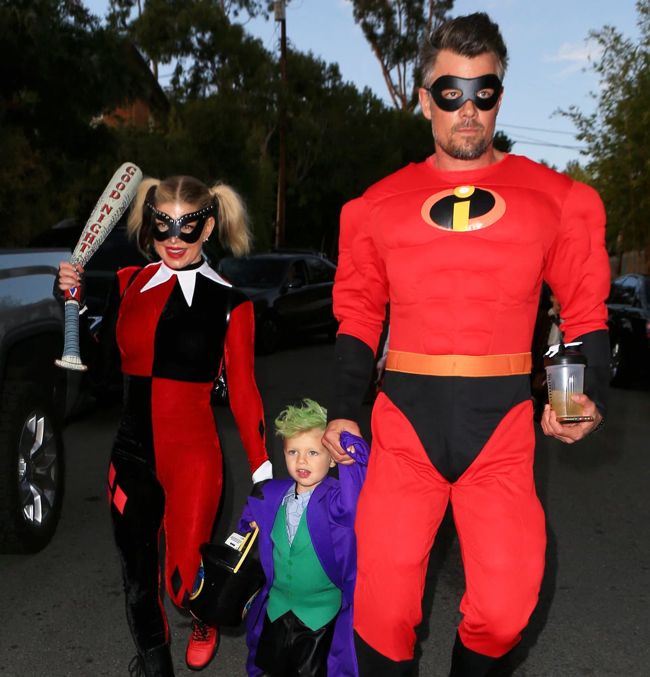 En la familiia de Fergie y Josh Duhamel todo es diversión. Aquí los vemos vestidos de superhéroes con el pequeño Axl.