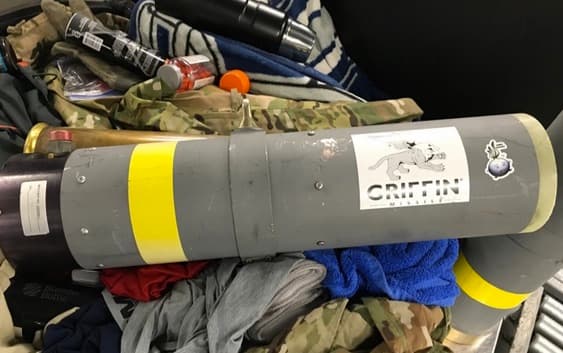 Un lanzador de misiles descargado que un hombre de Texas intentó llevar a casa desde Kuwait.
<br>