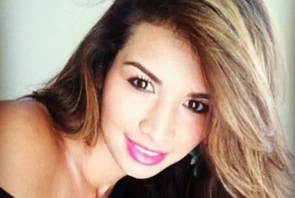 A través de las famosas fotos 'selfies' es como nuestra reina mantiene una estrecha relación con sus seguidores. Este tipo de fotos se han convertido en un fenómeno y no hay quién no se haya tomado una. Ahora puedes subir la tuya con el hashtag #NBLselfie para ganar un kit de belleza, los detalles aquí