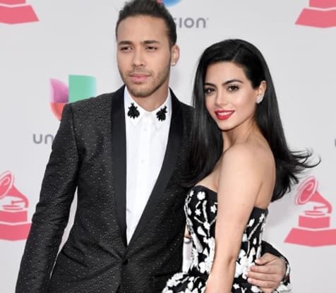 A mediados de junio del 2017 Univision informó que Prince Royce dejaba la soltería al entregarle un anillo de compromiso a la actriz
<b> </b>Emeraude Toubia.