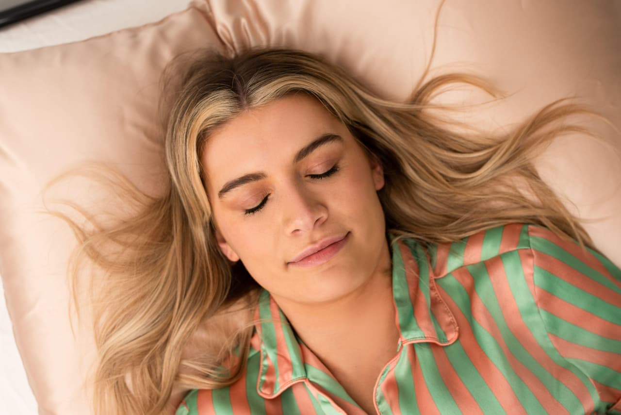 lady sleeping on silk pillowcase