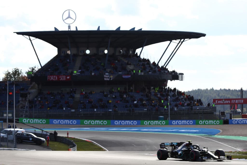 Charles Leclerc, Alexander Albon, Daniel Ricciardo, Esteban Ocon, Lando Norris, Sergio Pérez y Carolos Sainz, completan los que iniciarán en las primeras diez posiciones en el GP de Eifel.