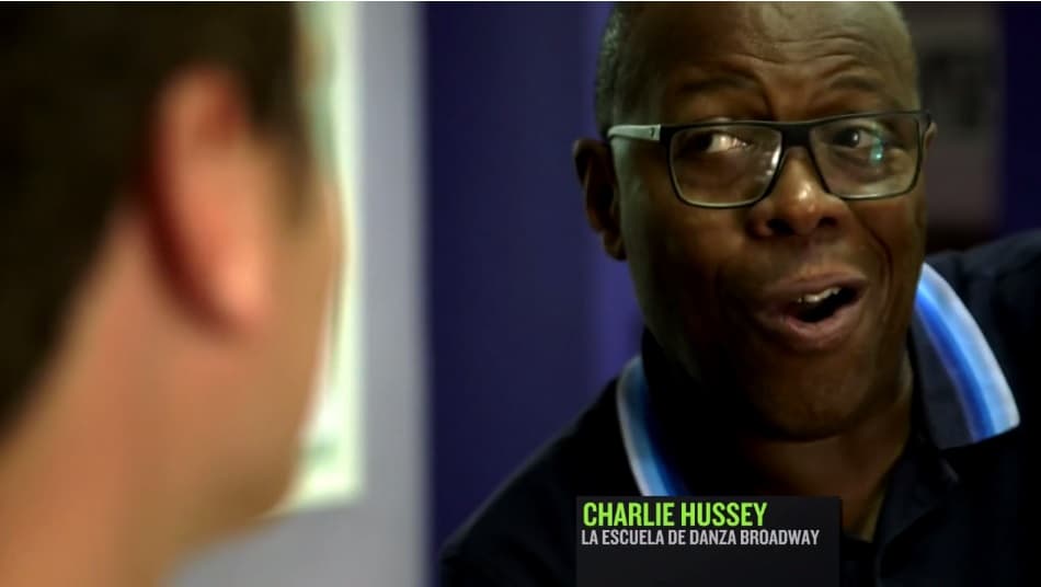 Charlie Hussey es el encargado de esta escuela en España y dice que él se fija en la personalidad que tienen las chicas.