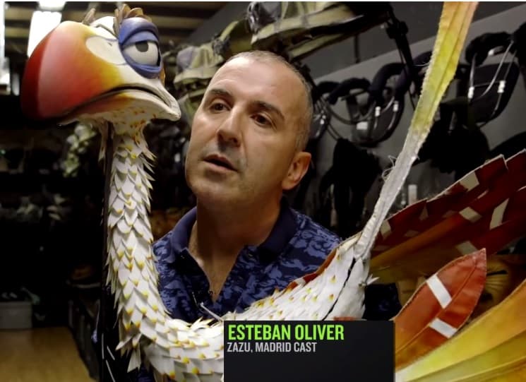 Eso mismo opina Esteban Oliver, quien interpreta a Zazu en España.