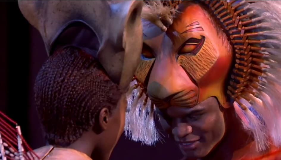 En cada escenario donde se encuentra esta historia, el amor, la amistad y los sentimientos es lo que se siente sea el idioma que sea.